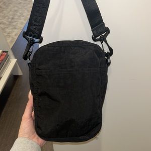 BAGGU sport crossbody bag with adjustable strap